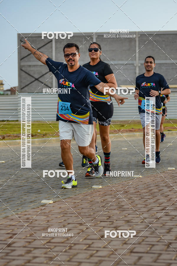 Achetez vos photos de l'vnementAURORA RUNNING sur Fotop