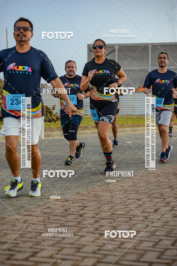 Achetez vos photos de l'vnementAURORA RUNNING sur Fotop