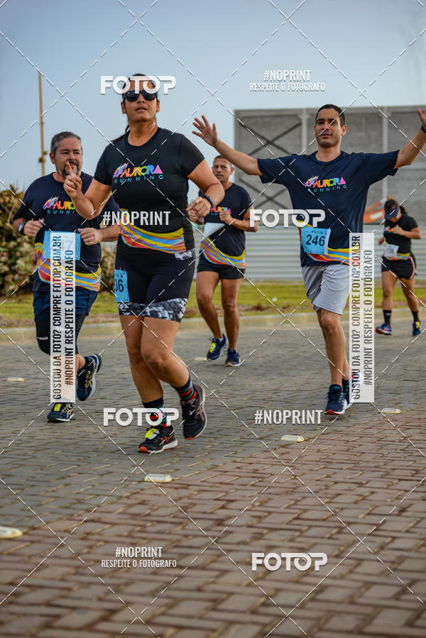 Achetez vos photos de l'vnementAURORA RUNNING sur Fotop