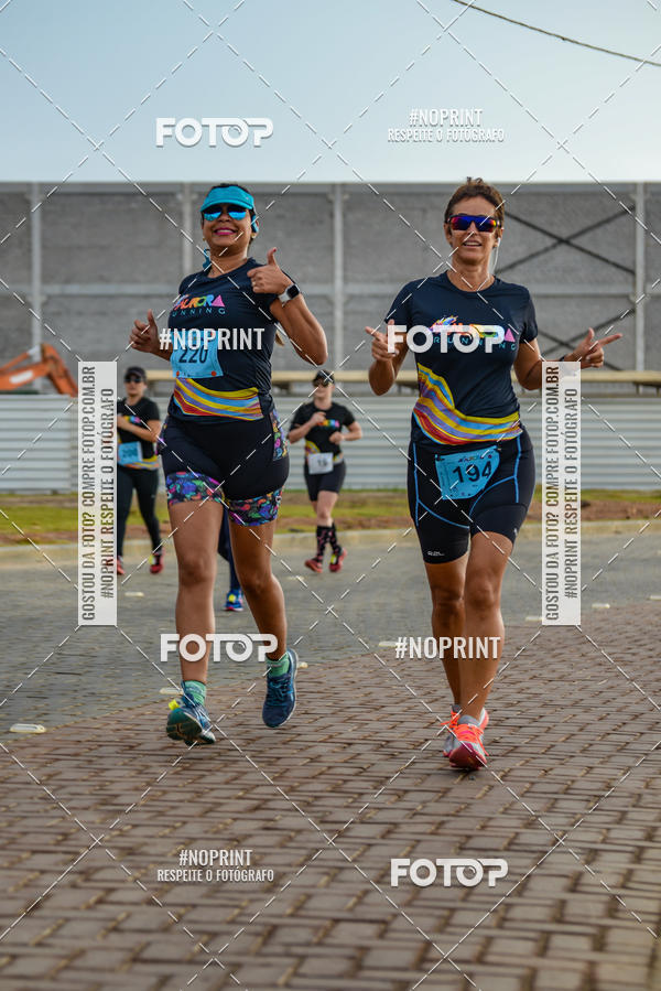 Achetez vos photos de l'vnementAURORA RUNNING sur Fotop