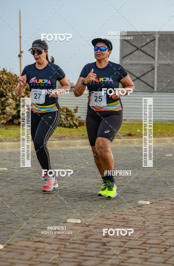 Achetez vos photos de l'vnementAURORA RUNNING sur Fotop