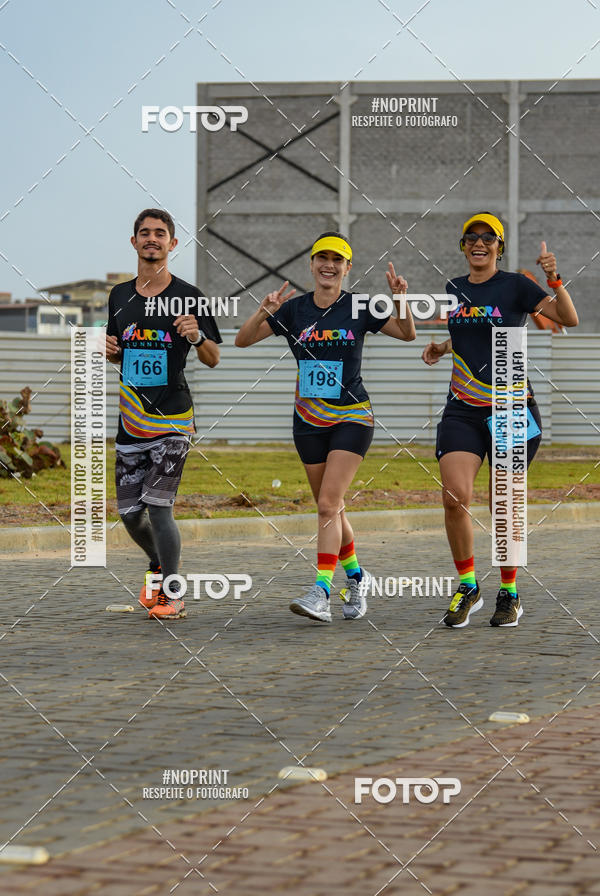 Achetez vos photos de l'vnementAURORA RUNNING sur Fotop