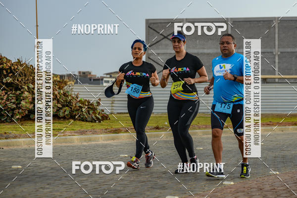 Achetez vos photos de l'vnementAURORA RUNNING sur Fotop