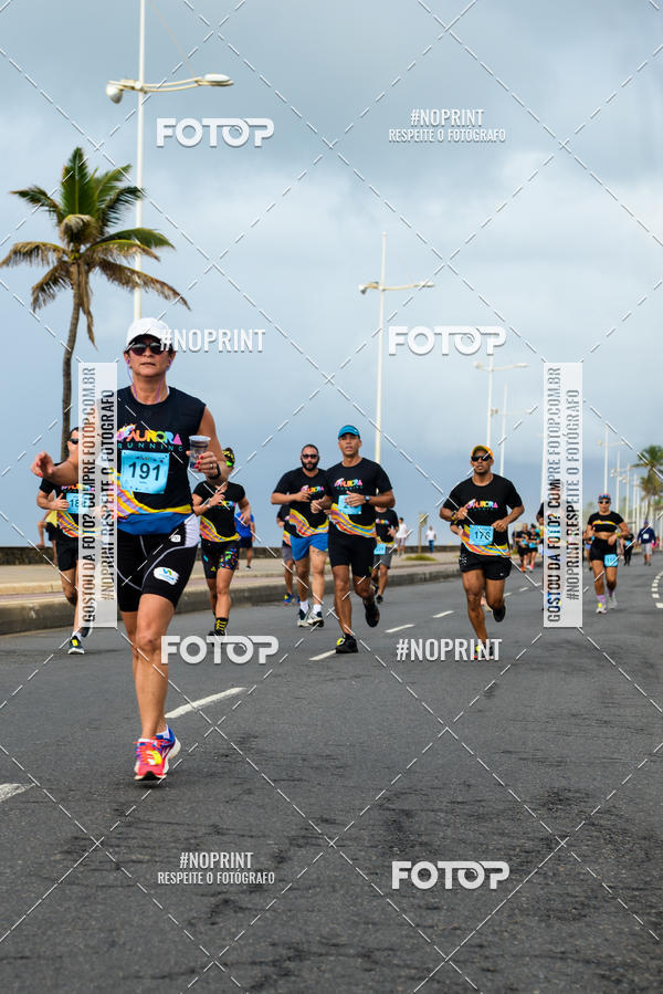 Achetez vos photos de l'vnementAURORA RUNNING sur Fotop