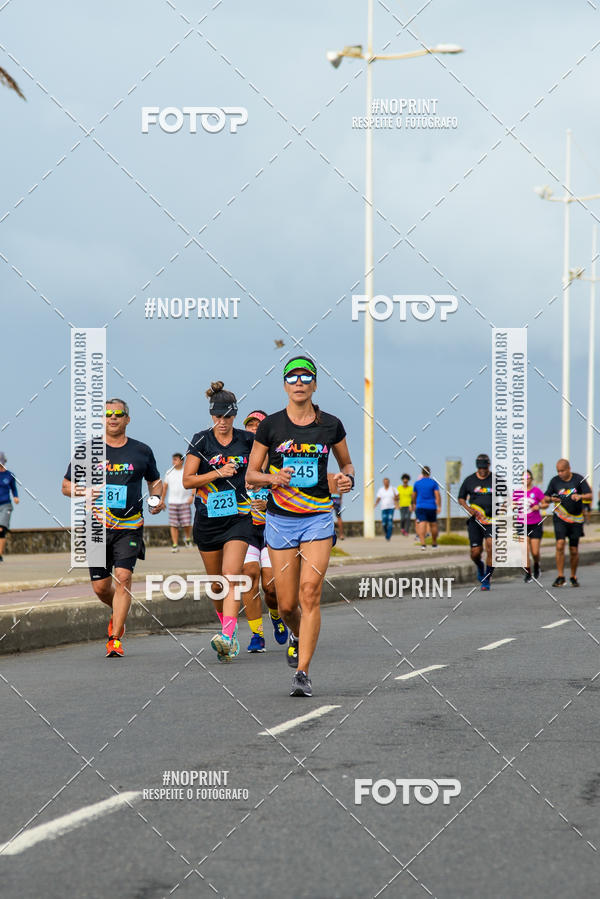 Achetez vos photos de l'vnementAURORA RUNNING sur Fotop