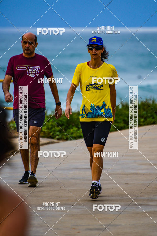 Achetez vos photos de l'vnementAURORA RUNNING sur Fotop