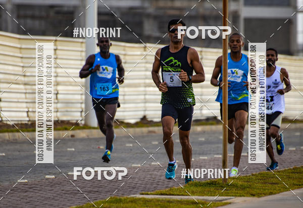 Achetez vos photos de l'vnementAURORA RUNNING sur Fotop