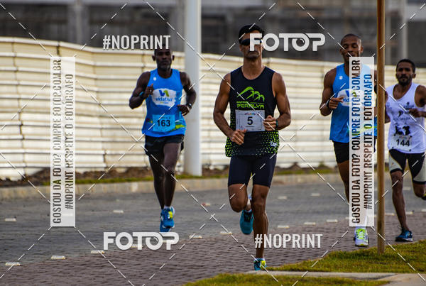 Achetez vos photos de l'vnementAURORA RUNNING sur Fotop