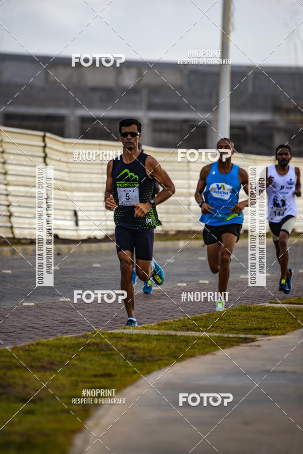 Achetez vos photos de l'vnementAURORA RUNNING sur Fotop