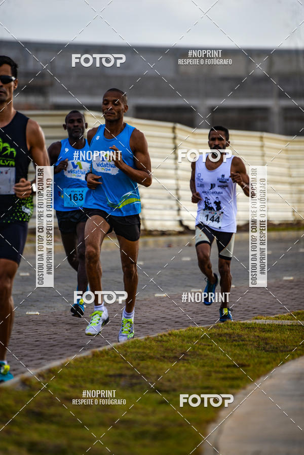 Achetez vos photos de l'vnementAURORA RUNNING sur Fotop