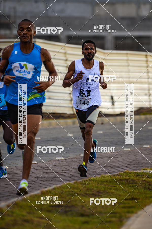 Achetez vos photos de l'vnementAURORA RUNNING sur Fotop