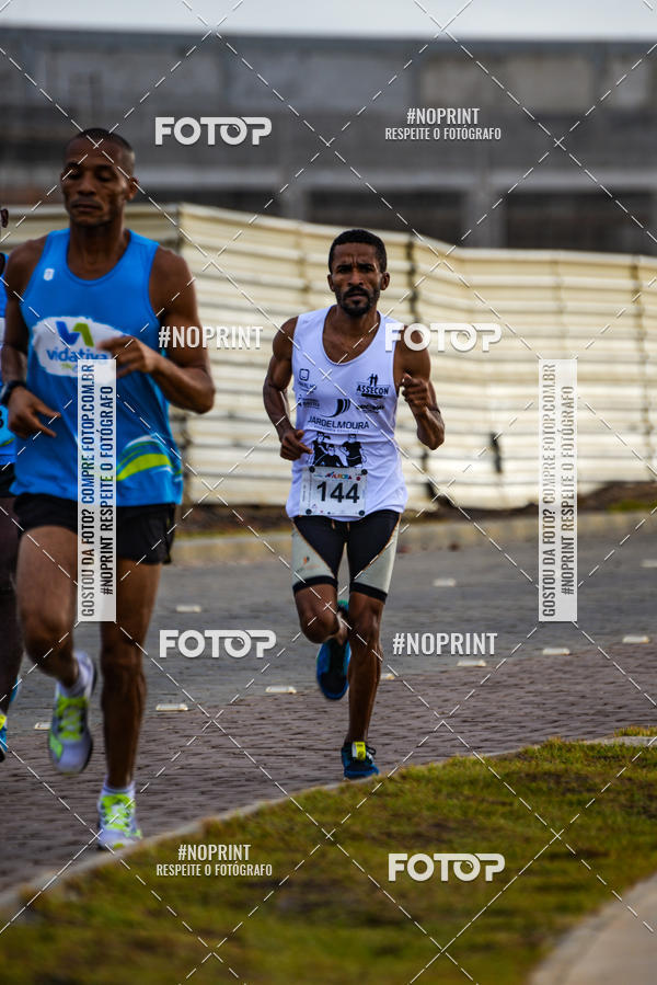 Achetez vos photos de l'vnementAURORA RUNNING sur Fotop