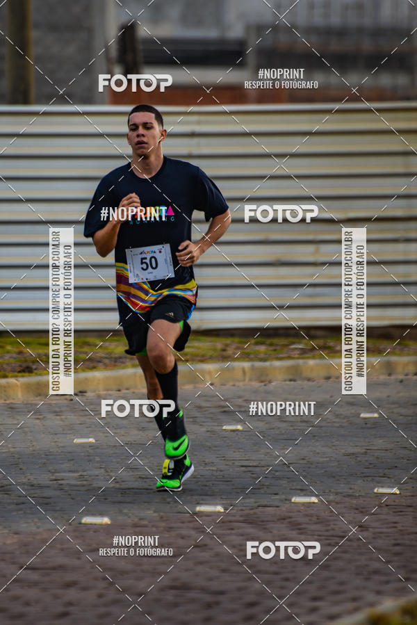 Achetez vos photos de l'vnementAURORA RUNNING sur Fotop