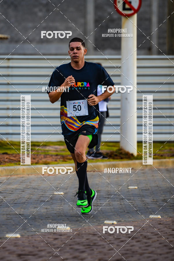 Achetez vos photos de l'vnementAURORA RUNNING sur Fotop