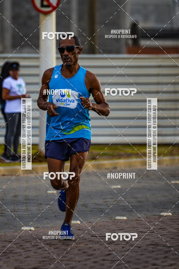 Achetez vos photos de l'vnementAURORA RUNNING sur Fotop