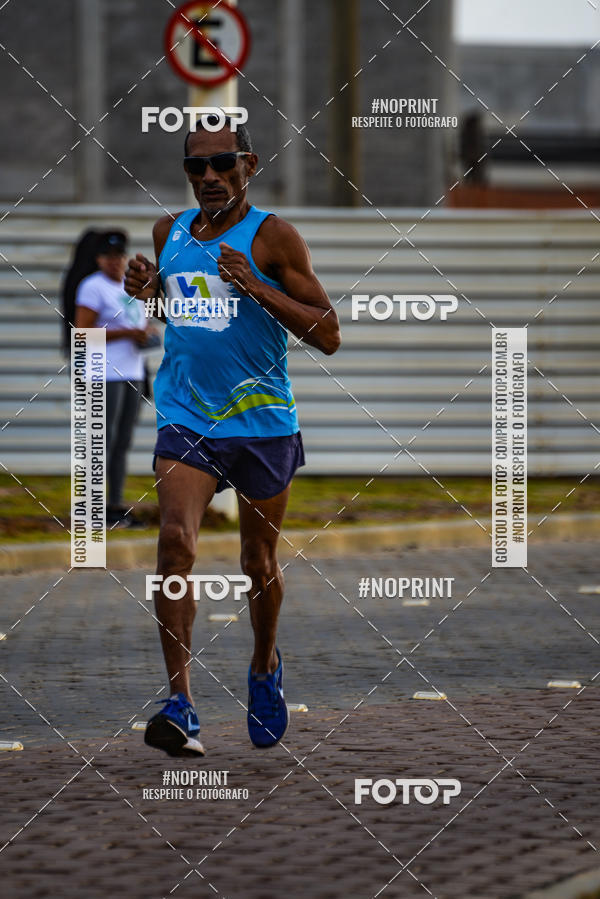 Achetez vos photos de l'vnementAURORA RUNNING sur Fotop