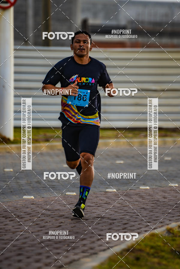 Achetez vos photos de l'vnementAURORA RUNNING sur Fotop