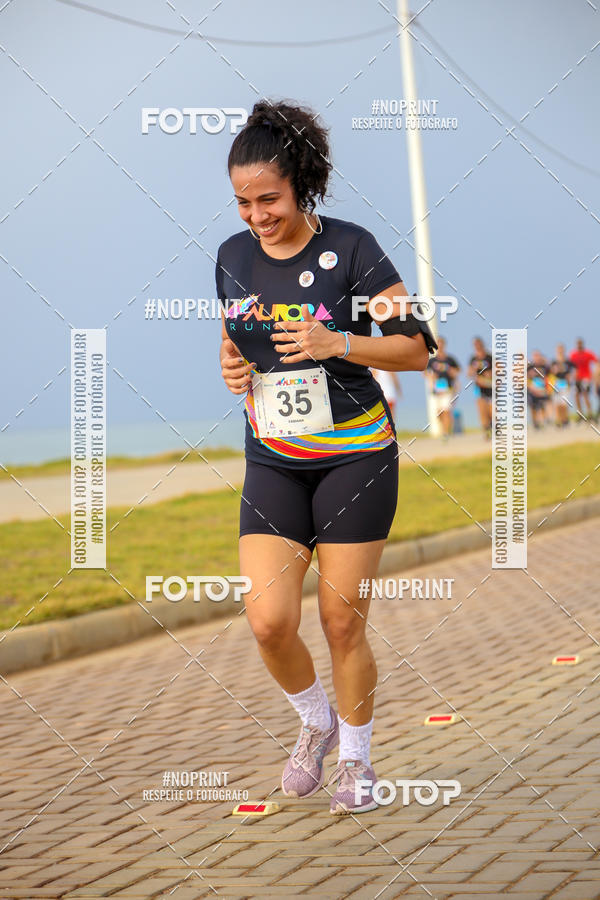 Achetez vos photos de l'vnementAURORA RUNNING sur Fotop