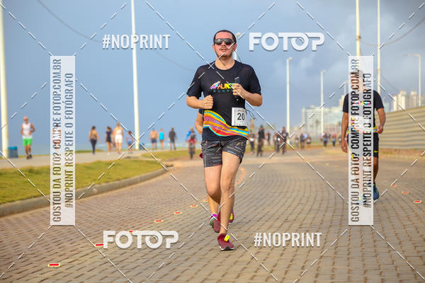 Achetez vos photos de l'vnementAURORA RUNNING sur Fotop