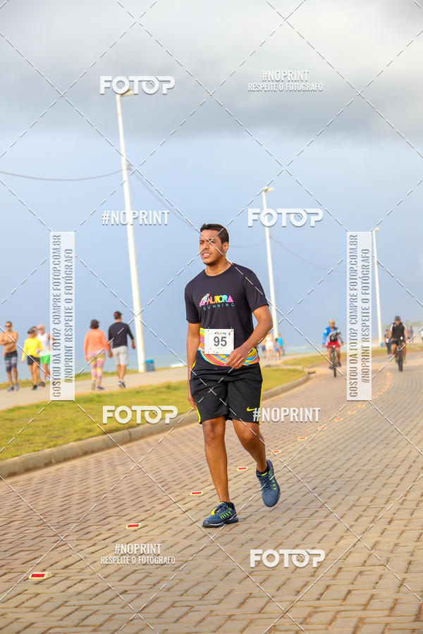 Achetez vos photos de l'vnementAURORA RUNNING sur Fotop