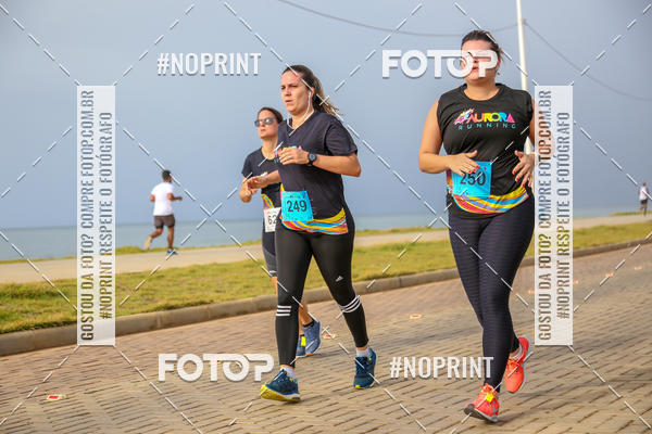 Achetez vos photos de l'vnementAURORA RUNNING sur Fotop