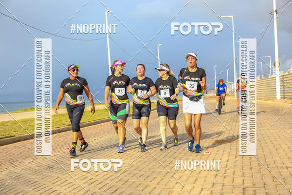 Achetez vos photos de l'vnementAURORA RUNNING sur Fotop