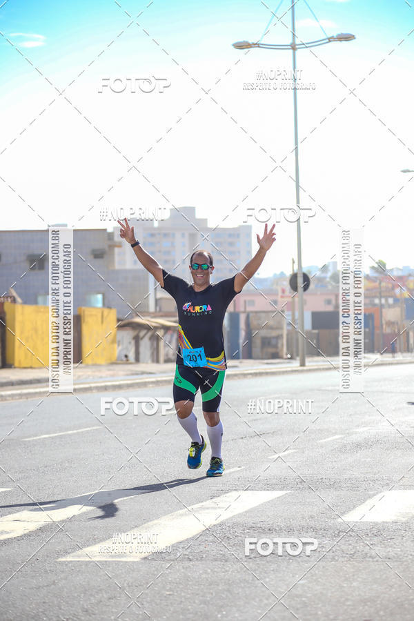 Achetez vos photos de l'vnementAURORA RUNNING sur Fotop