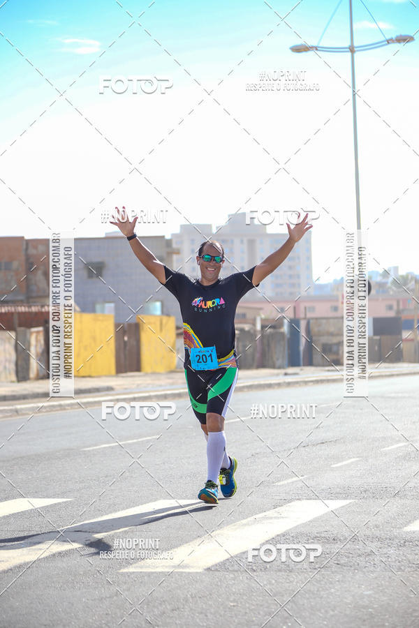 Achetez vos photos de l'vnementAURORA RUNNING sur Fotop
