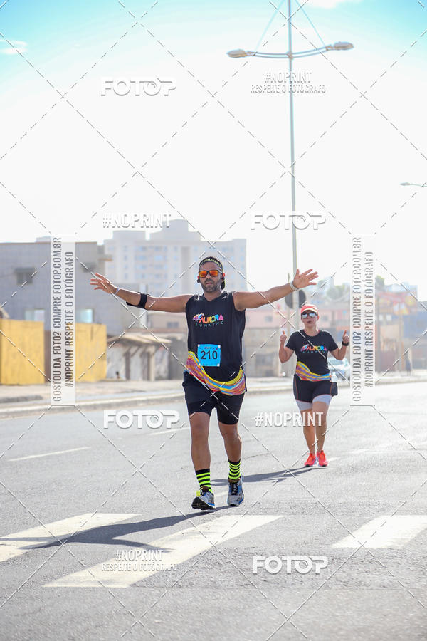 Achetez vos photos de l'vnementAURORA RUNNING sur Fotop