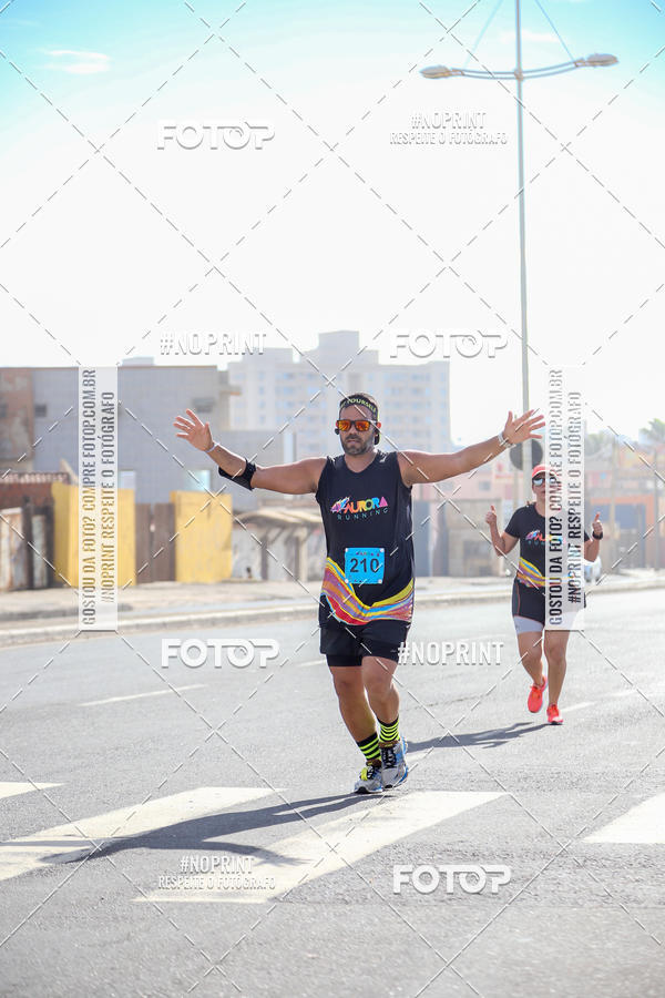 Achetez vos photos de l'vnementAURORA RUNNING sur Fotop