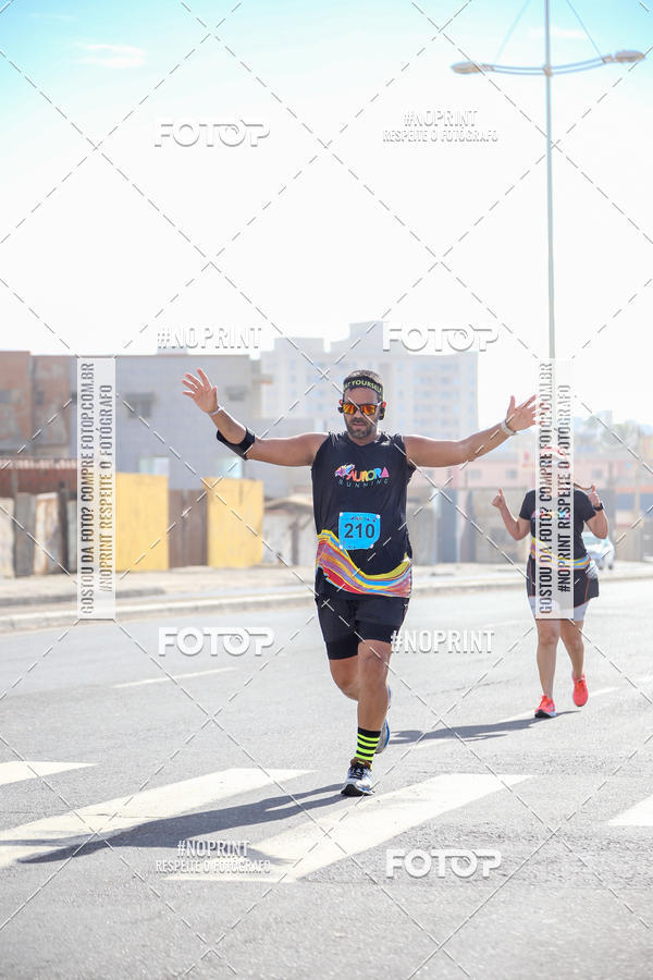 Achetez vos photos de l'vnementAURORA RUNNING sur Fotop