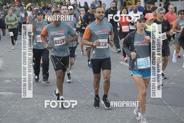 Buy your photos of the eventAlpha Run Series Alphaville 21K on Fotop