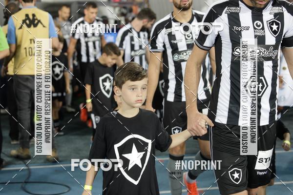 Achetez vos photos de l'vnementBotafogo x Grmio - Nilton Santos- 12/06/2019 sur Fotop