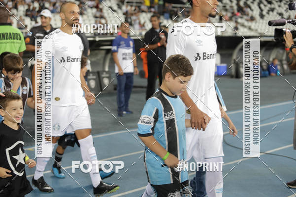 Achetez vos photos de l'vnementBotafogo x Grmio - Nilton Santos- 12/06/2019 sur Fotop