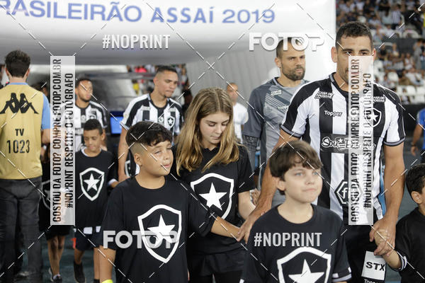 Achetez vos photos de l'vnementBotafogo x Grmio - Nilton Santos- 12/06/2019 sur Fotop
