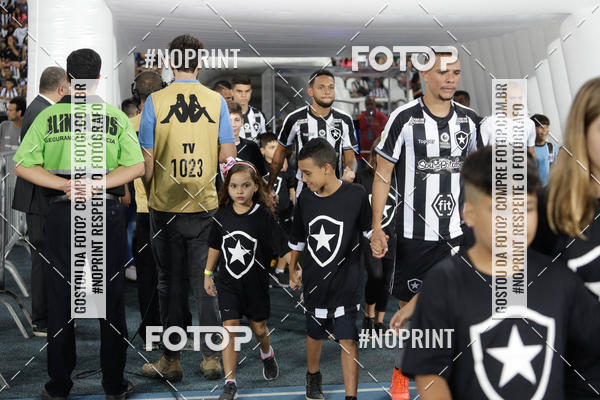 Achetez vos photos de l'vnementBotafogo x Grmio - Nilton Santos- 12/06/2019 sur Fotop