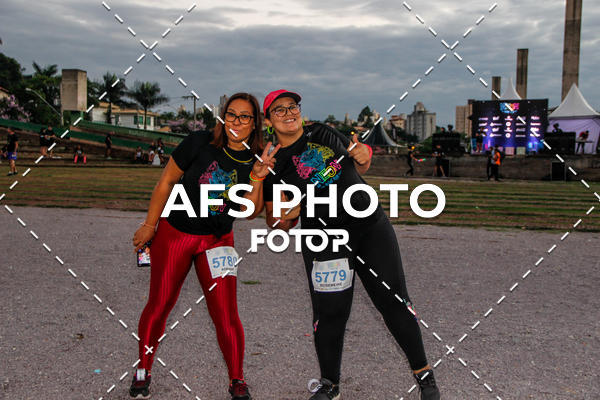 Buy your photos of the eventNeon Night Run 2019 - Belo Horizonte on Fotop