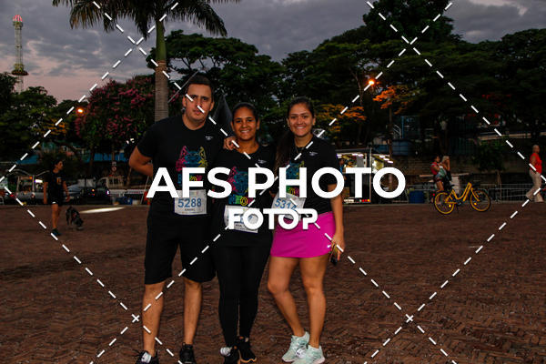 Buy your photos of the eventNeon Night Run 2019 - Belo Horizonte on Fotop