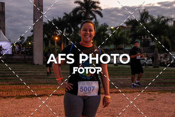 Buy your photos of the eventNeon Night Run 2019 - Belo Horizonte on Fotop