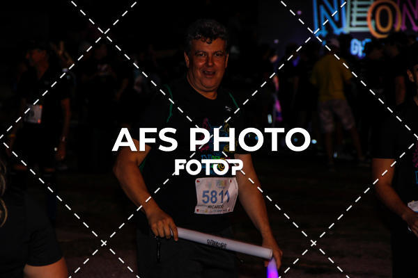 Achetez vos photos de l'vnementNeon Night Run 2019 - Belo Horizonte sur Fotop