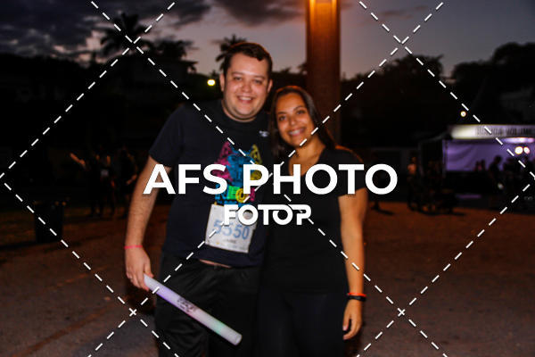 Achetez vos photos de l'vnementNeon Night Run 2019 - Belo Horizonte sur Fotop