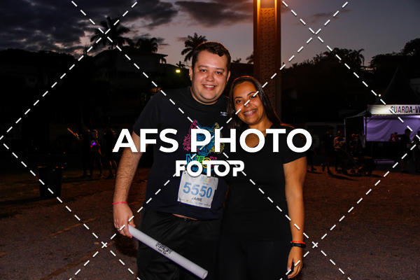 Achetez vos photos de l'vnementNeon Night Run 2019 - Belo Horizonte sur Fotop