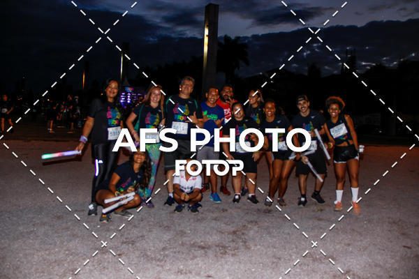 Achetez vos photos de l'vnementNeon Night Run 2019 - Belo Horizonte sur Fotop