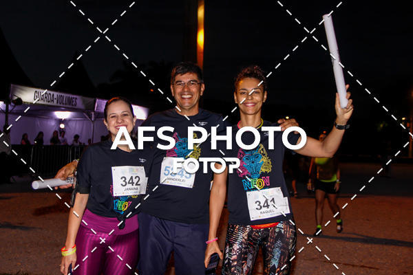 Achetez vos photos de l'vnementNeon Night Run 2019 - Belo Horizonte sur Fotop