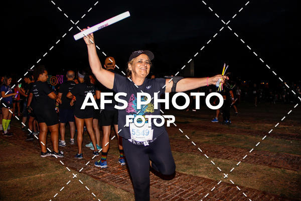 Achetez vos photos de l'vnementNeon Night Run 2019 - Belo Horizonte sur Fotop