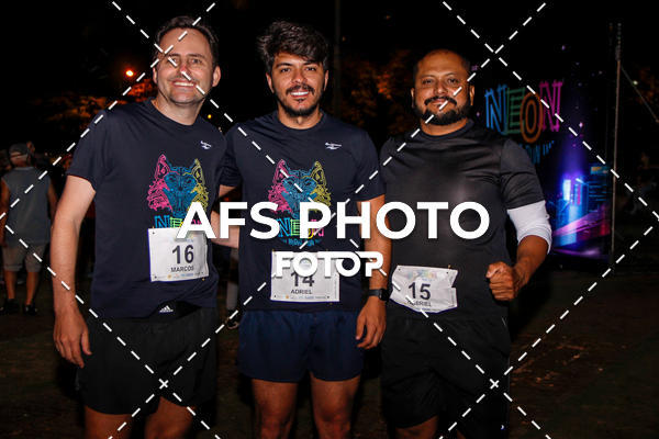 Achetez vos photos de l'vnementNeon Night Run 2019 - Belo Horizonte sur Fotop