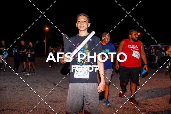 Achetez vos photos de l'vnementNeon Night Run 2019 - Belo Horizonte sur Fotop