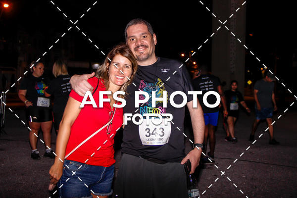 Achetez vos photos de l'vnementNeon Night Run 2019 - Belo Horizonte sur Fotop