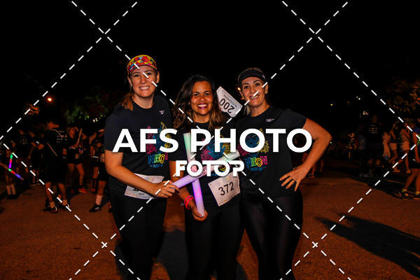 Achetez vos photos de l'vnementNeon Night Run 2019 - Belo Horizonte sur Fotop
