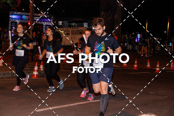 Compre as suas fotos do eventoNeon Night Run 2019 - Belo Horizonte no Fotop